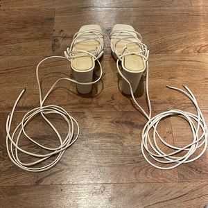 NWOT Kayleen by Los Angeles Strappy Wedges in Cream size 7